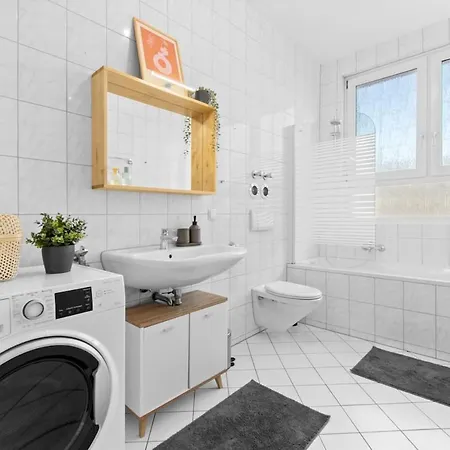 Apartment - Neu - Grosse & Gemuetliche 3 *