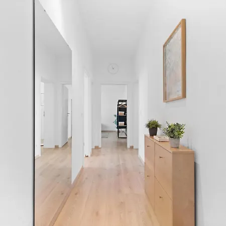 Apartment - Neu - Grosse & Gemuetliche 3 *